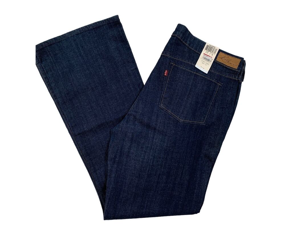 Woman’s NWT Levi’s Slight Curve Classic Rise Bootcut Jeans Size 16